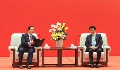 王沪宁当面狂赞马英九