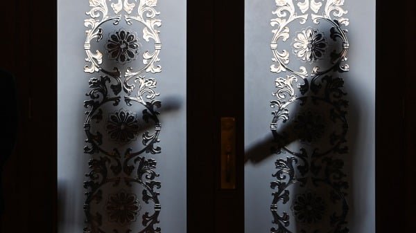 2024年3月6日，中共人大会议期间安保人员。(Greg Baker/AFP via Getty Images)(16:9)