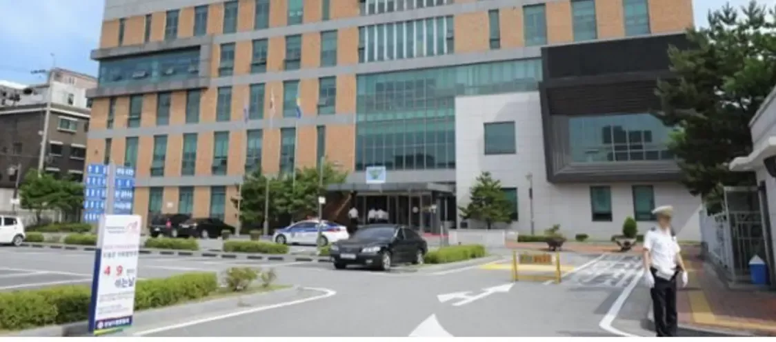 女子街头裸身游荡 牵出“弑母案”！自称刺死8旬母亲