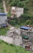 广西4层房屋被山洪冲倒 住了不到5年家就没了