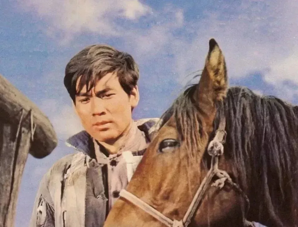 1984年,朱时茂与陈佩斯首度合作登上春晚,表演小品《吃面条》,两人因此成为春晚上的常客。