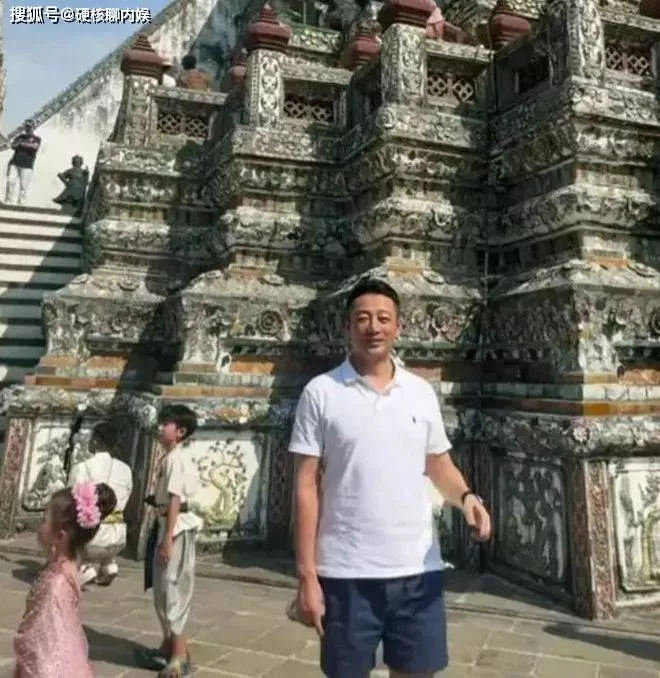 汪小菲带儿女游广州,大S女儿长高太多腿好长