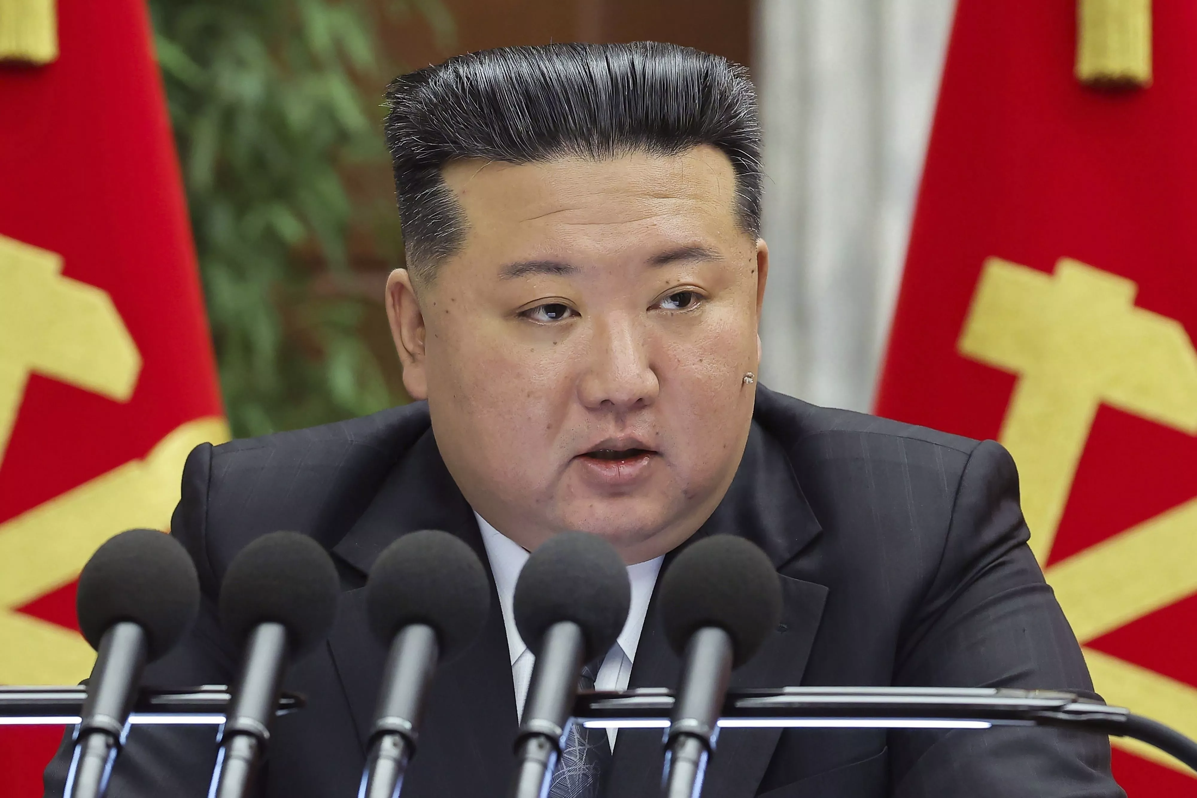 金正恩"血统不纯"超自卑!下令贴身974部队:必须是嫡出