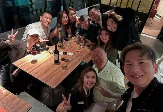 揭秘与曾志伟合影争议女星:落选港姐工资低