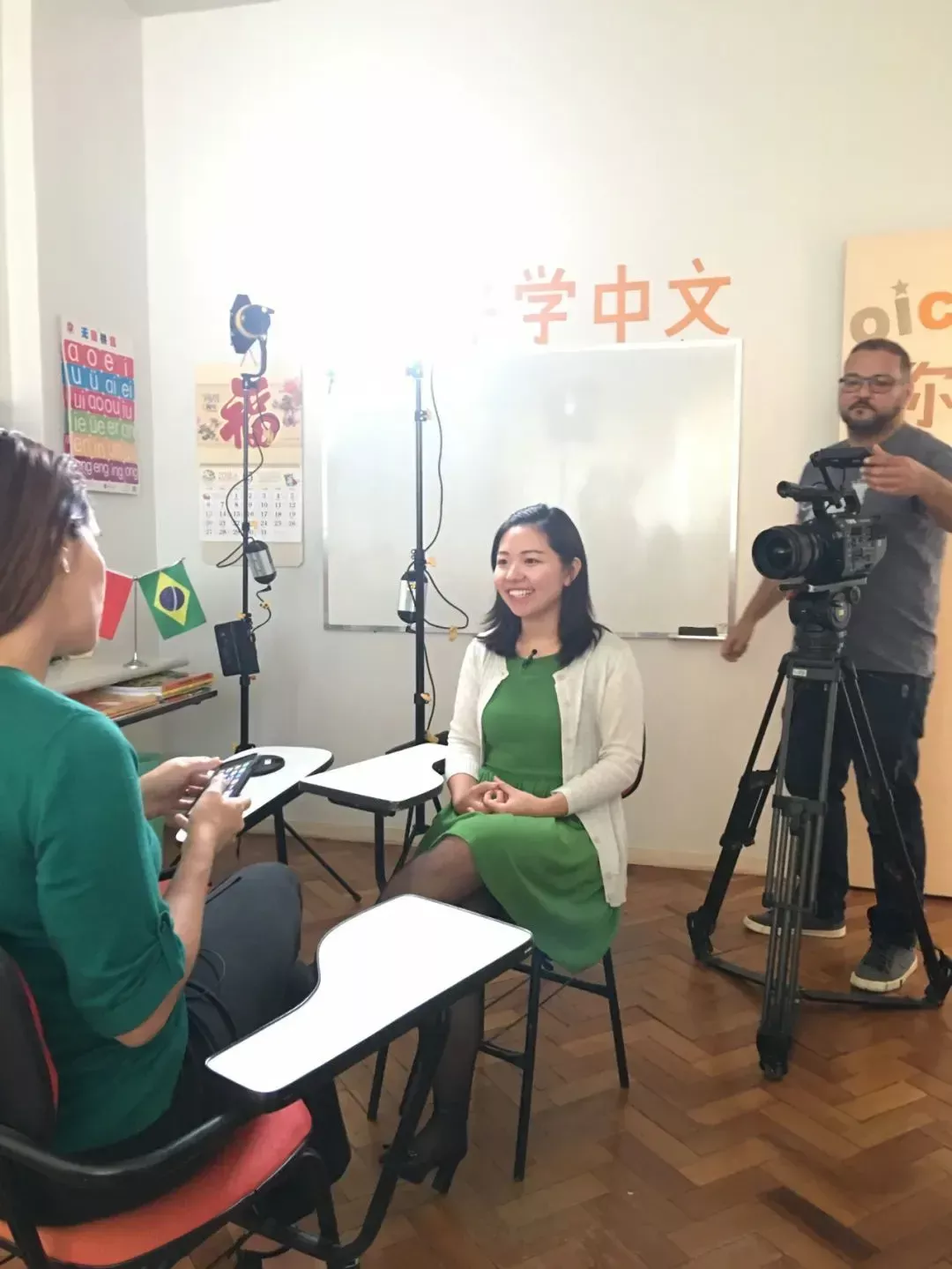 ·王伊立接受巴西媒体采访。