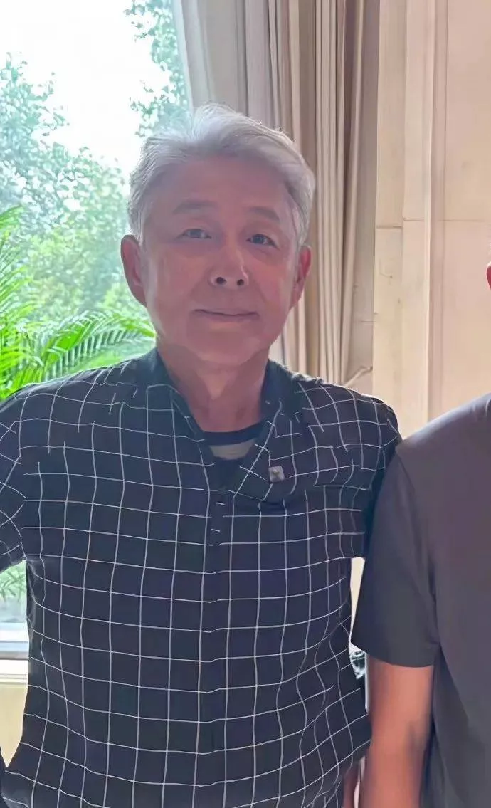 70岁陈道明头发全白了!网友:断层式衰老险些认不出？