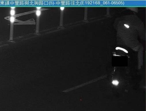 警方掌握萧男骑机车北返影像。(警方提供) 警方掌握萧男骑机车北返影像。(警方提供)