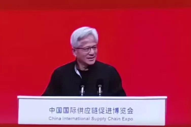 黄仁勋身穿唐装、中文演讲，在链博会上说了啥？
