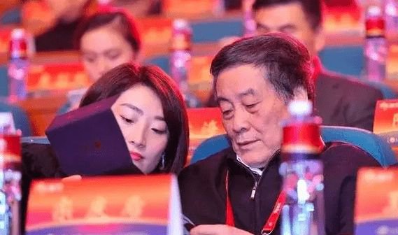关键时刻   “影子夫人”杜建英资金出问题