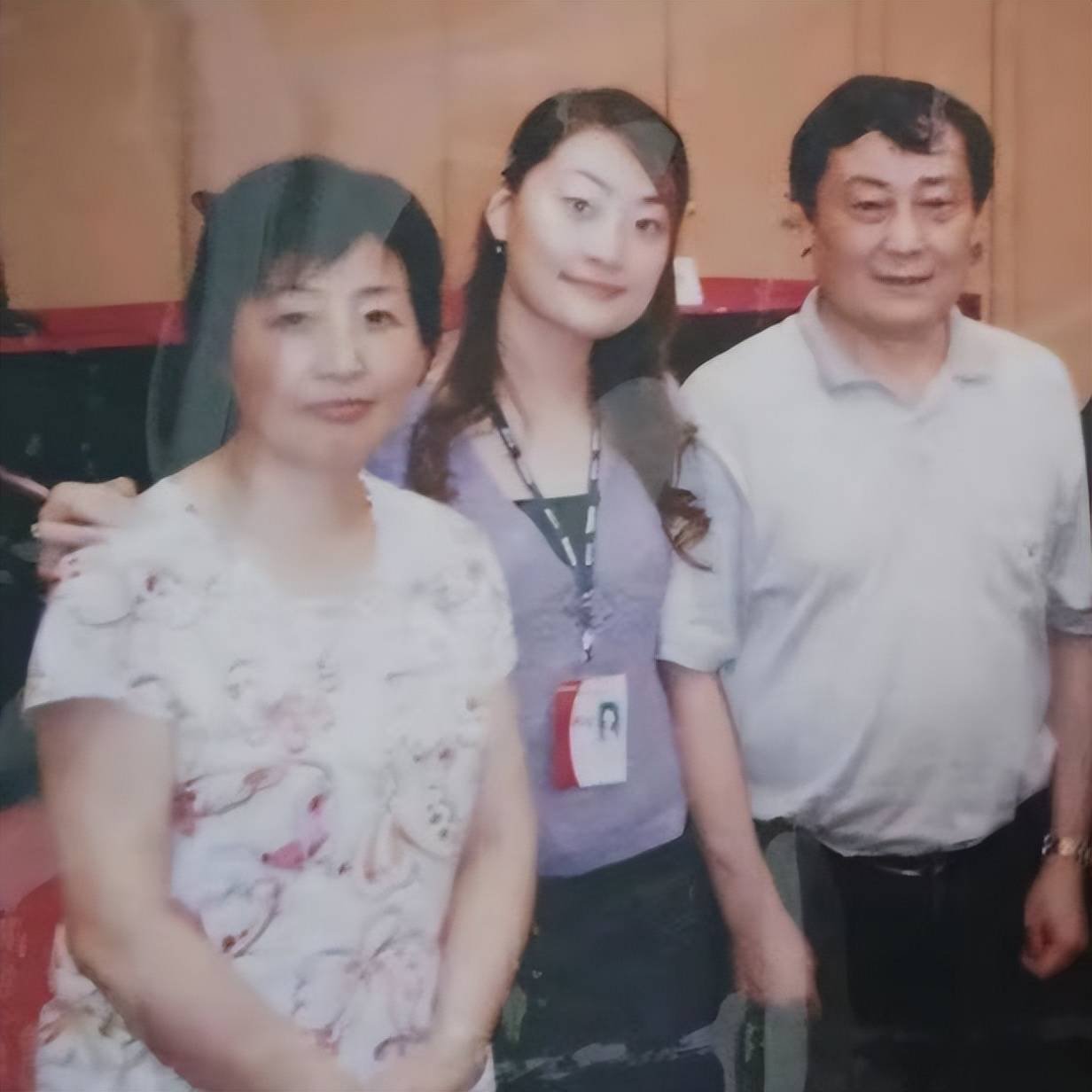宗庆后二房高管三房管家，私生女当老师，300亿遗产大战序幕开启