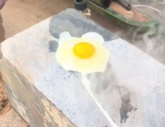 ▲▼河南地表温度直逼73°C。 （图/翻摄自微博）