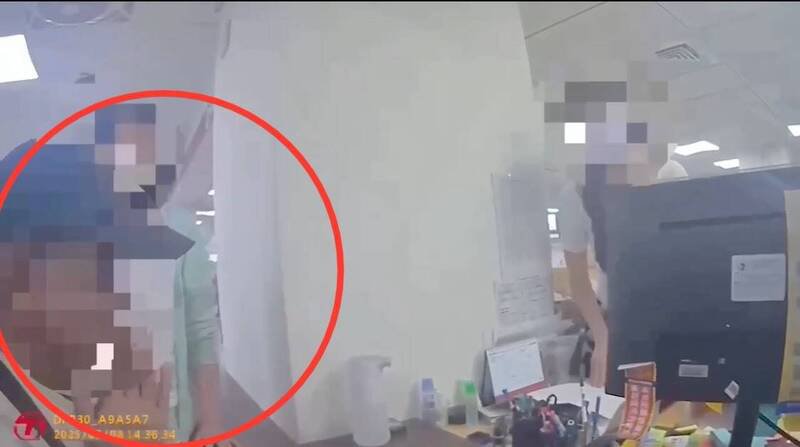 高姓男子险遭诈骗损失土地和房产。(记者刘庆侯翻摄) 高姓男子险遭诈骗损失土地和房产。(记者刘庆侯翻摄)