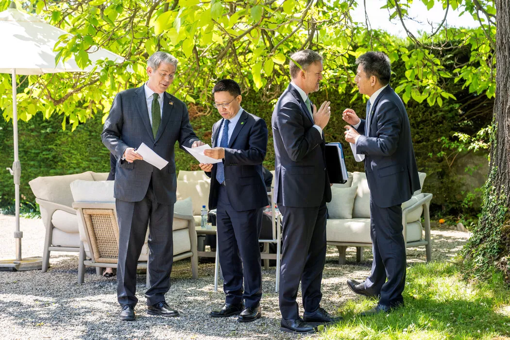 从一味强硬到试图拉拢,特朗普对华政策为何戏剧性逆转