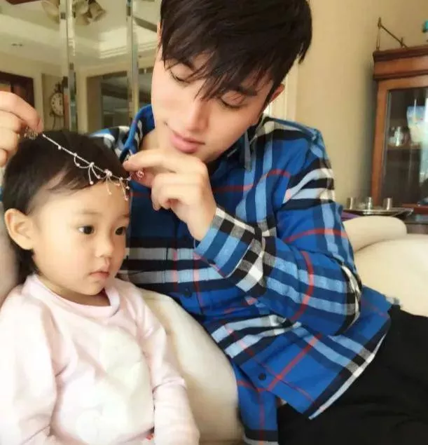 甜馨否认内涵贾乃亮,指责大家过度解读