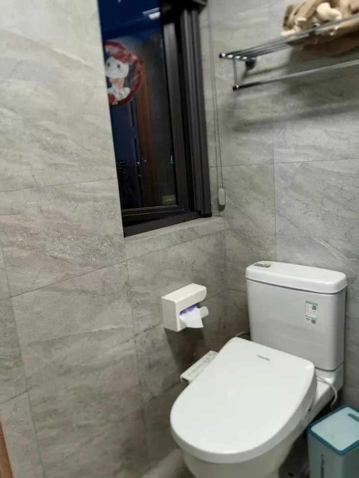 同户型楼上邻居家的卫生间