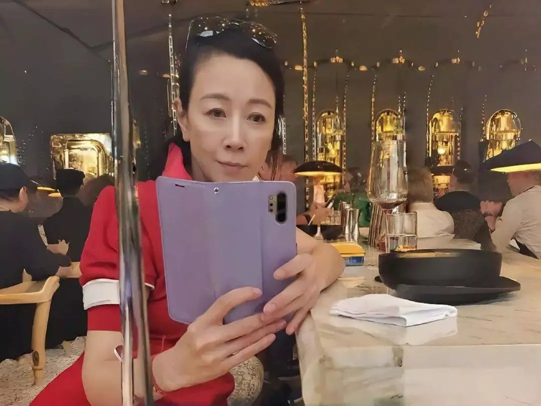 香港知名女星自曝像癌症末期病人,身材消瘦双颊凹陷