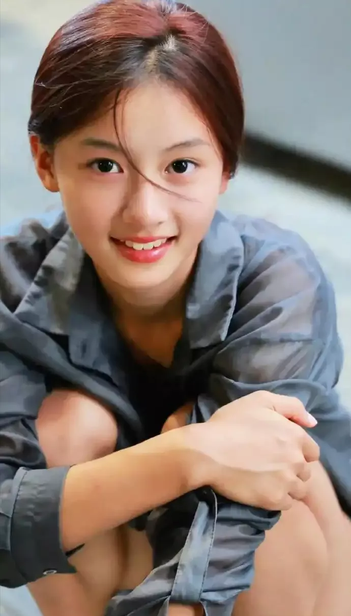 少女撞脸张柏芝走红,商演2小时疑赚8000元