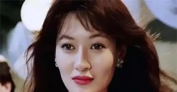 当年陈宝莲从24楼跳下留下刚满月的儿子,已长成黄大少模样