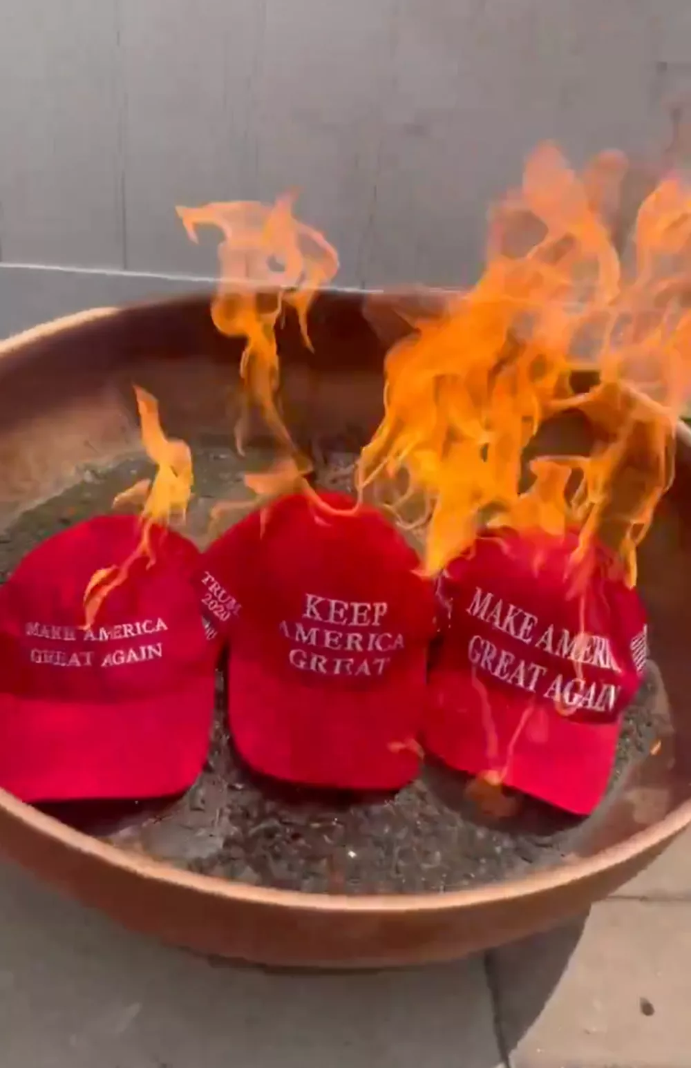 谁也没想到,特朗普竟会栽在一个死去6年的人手上