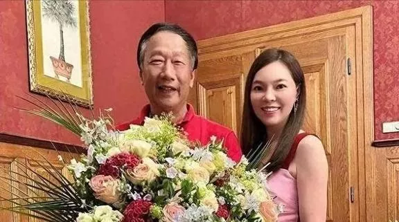 挤走刘嘉玲和林志玲,6年连生3胎稳坐正宫