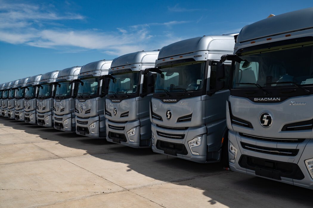 停在满洲里边境的中国产卡车。截至去年夏末,中国汽车占俄罗斯汽车市场的60%。