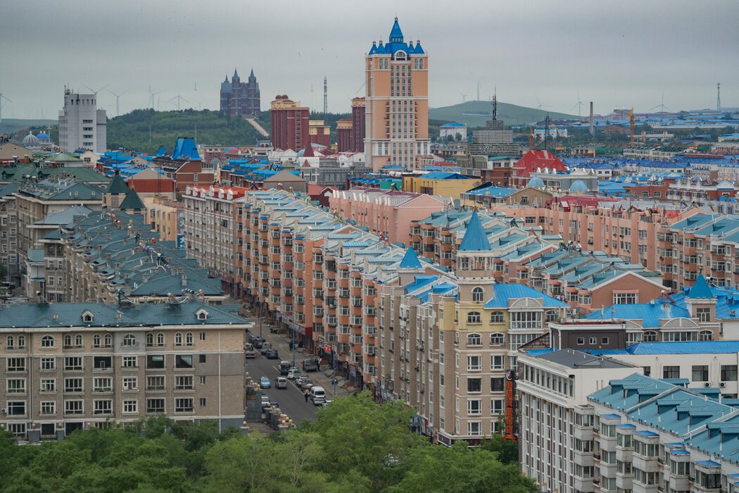 在满洲里,中国和俄罗斯的经济紧密相连显而易见。中国是俄罗斯石油、木材和煤炭的最大买家,即将成为俄罗斯天然气的最大买家