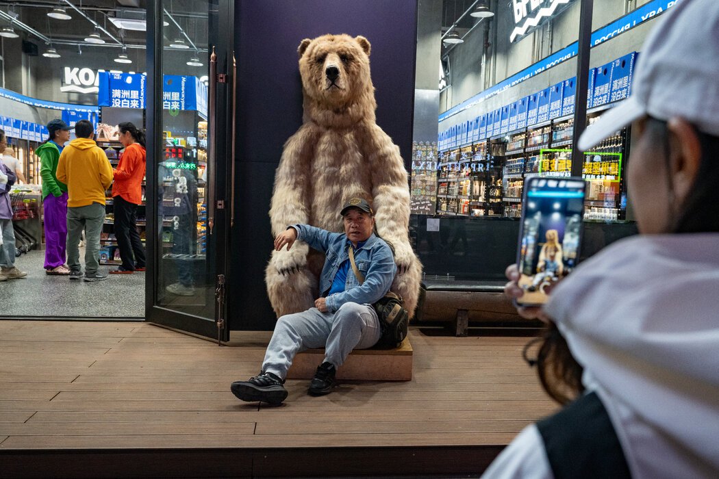 目前,中国制造的制成品占世界制成品总量的32%,超过美国、日本、德国、韩国和英国的总和。俄罗斯的份额(包括武器)仅为1.3%。