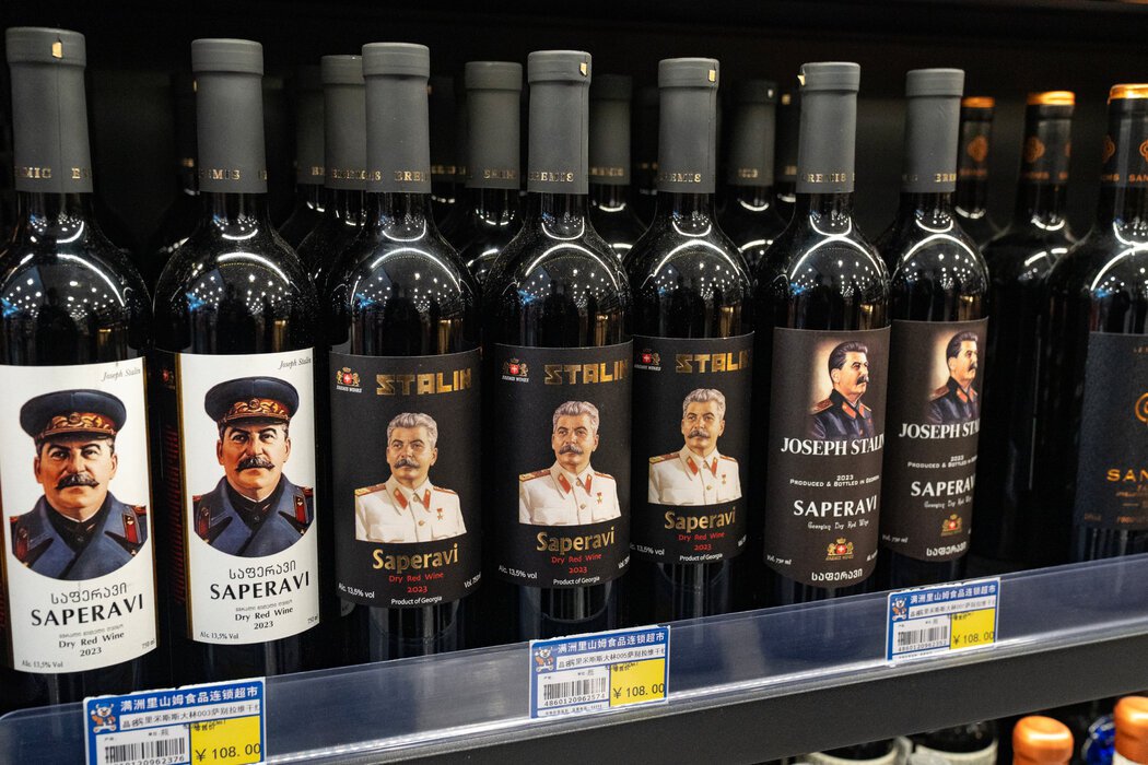 满洲里商店里的斯大林牌伏特加酒。