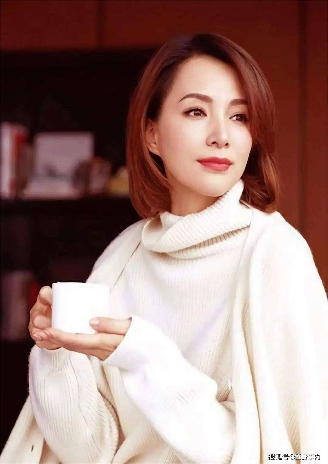 19岁与导演私奔 地下室里连生3子 如今丈夫用7部剧把她捧红