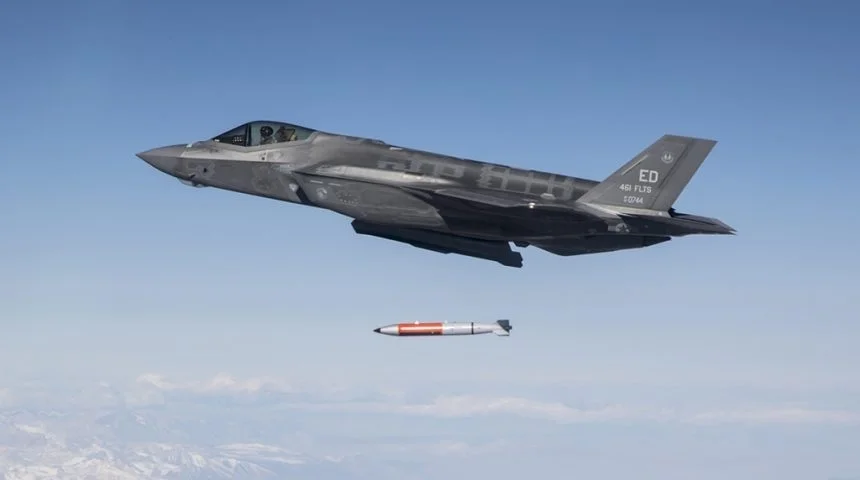 2019年，F-35A测试投掷B61-12“惰性”弹
