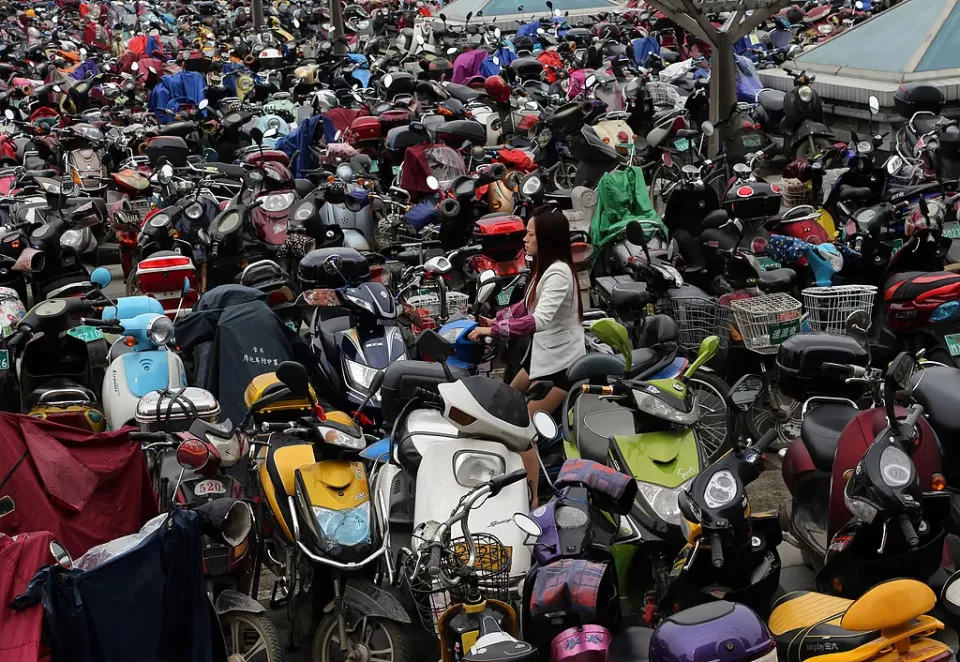 “电驴”越来越多,需要拴在哪?