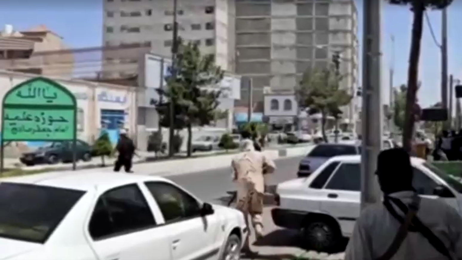 伊朗希斯坦-俾路支省1处司法机关大楼26日发生手榴弹攻击事件，酿9死13伤。 （图/路透社）