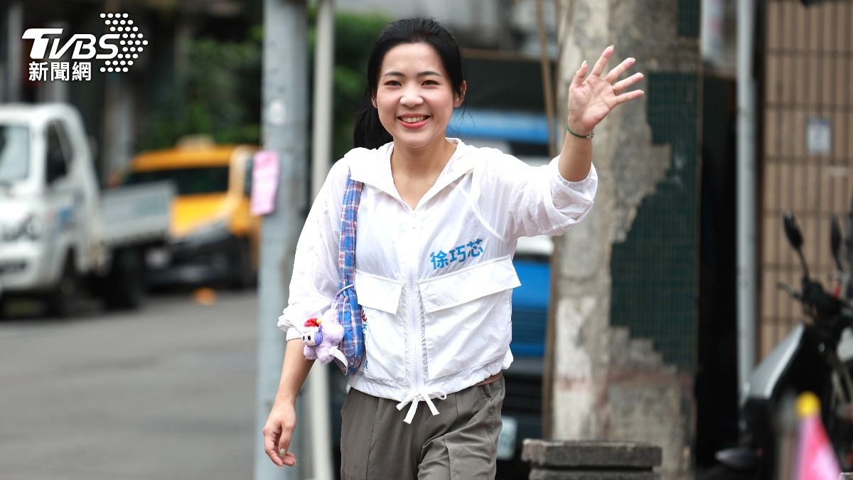 国民党立委徐巧芯挺过罢免风暴，今出面谢票。 （图/华子琛摄）