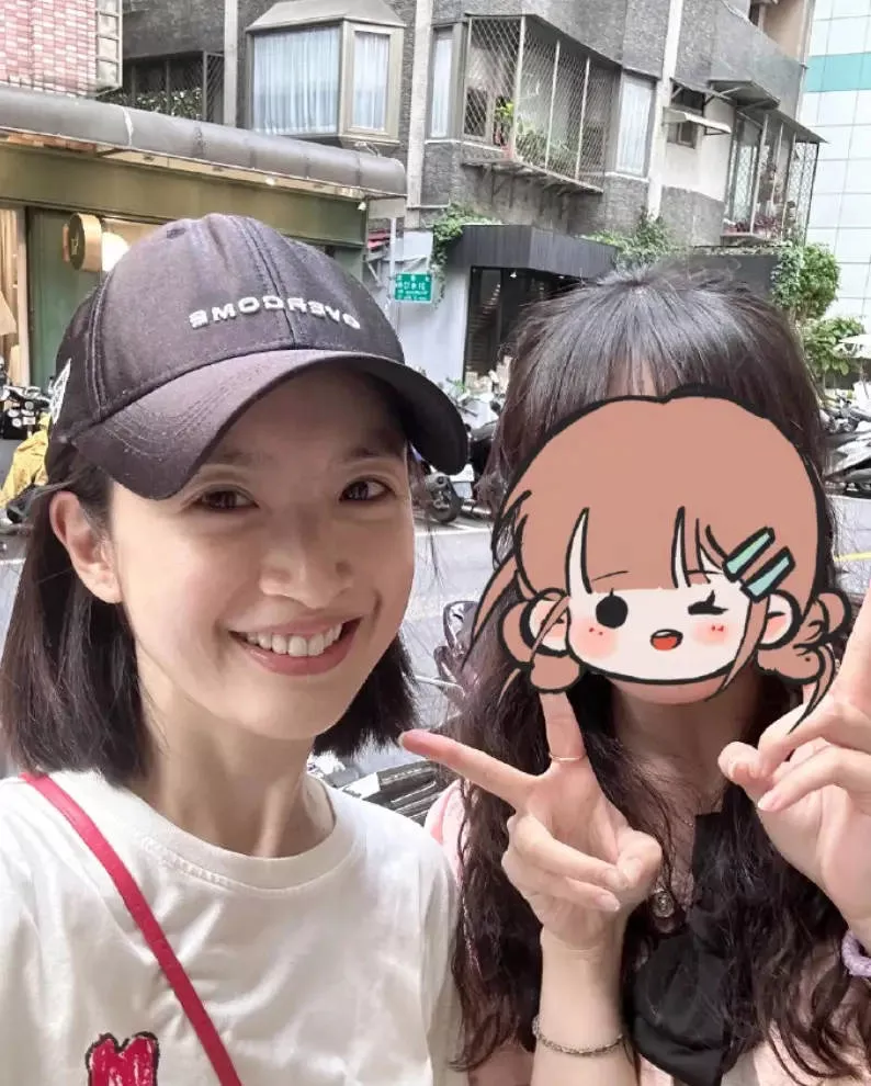 林依晨二胎生子后首露面!素颜出镜笑容甜美依旧