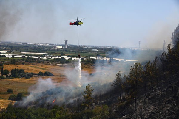 ▲▼  土耳其安塔利亞（Antalya）野火。（圖／路透）