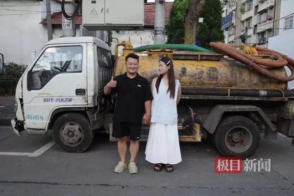 “粪2代”下班开奔驰 结婚礼车要用“粪车”