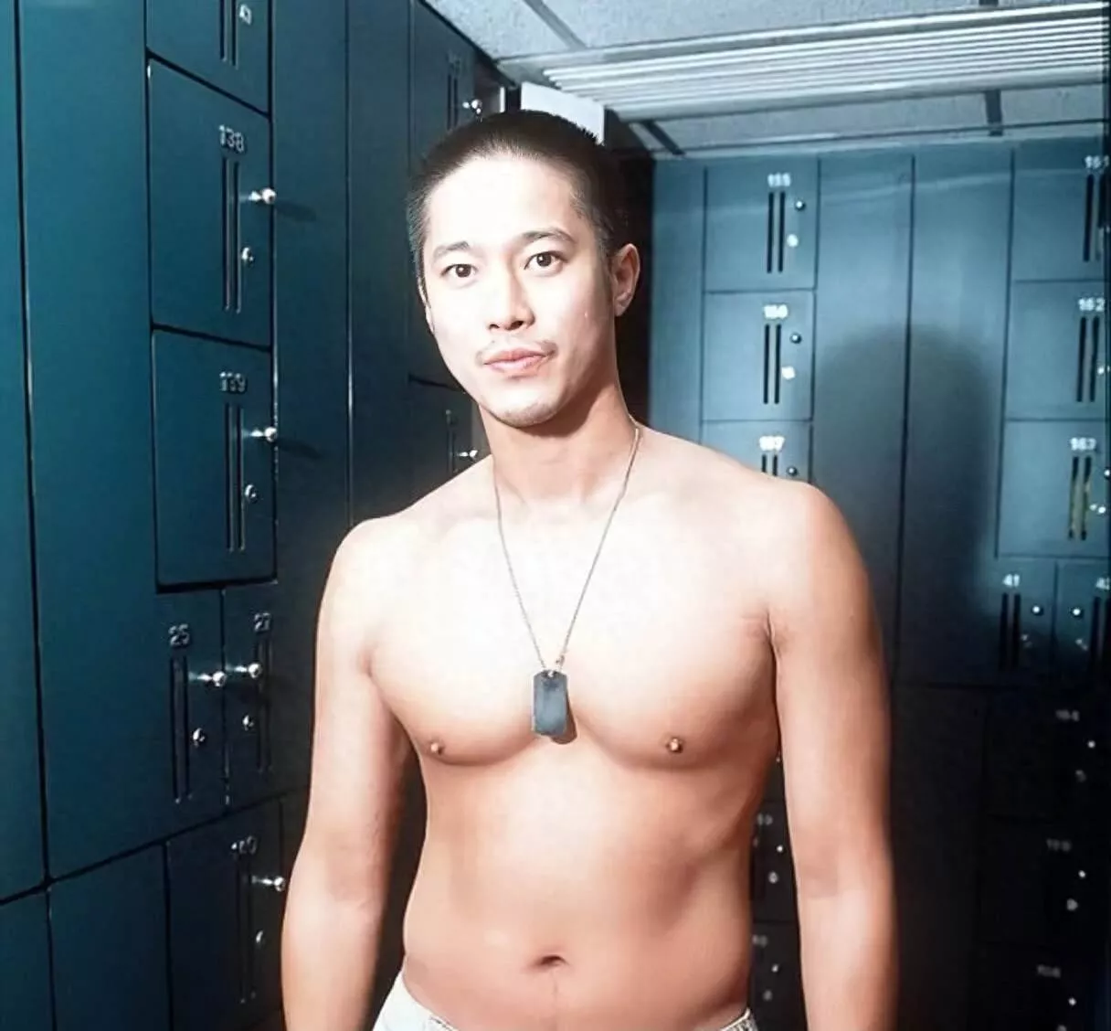 香港知名男星再度病重,赴美国接受手术,妻子宣布紧急停工