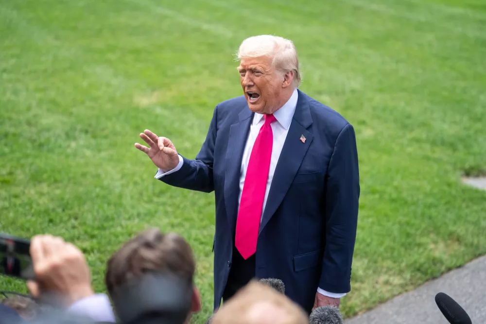 特朗普说考虑缩短俄乌和谈50天期限 俄方回应