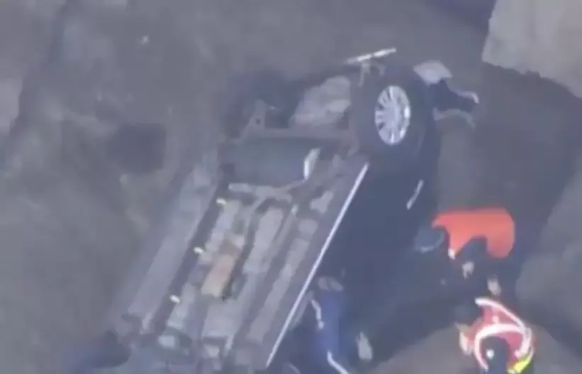 日本58岁女子为躲海啸开车避难 不幸从30米高坠崖