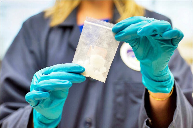 比芬太尼更毒的「奈塔齊平」正全球擴散,這種來自中國的超強效合成鴉片,常被偷偷加進海洛因、K他命、甚至假冒的贊安諾安眠藥中,微量就足以致命:示意圖。(美聯社檔案照)