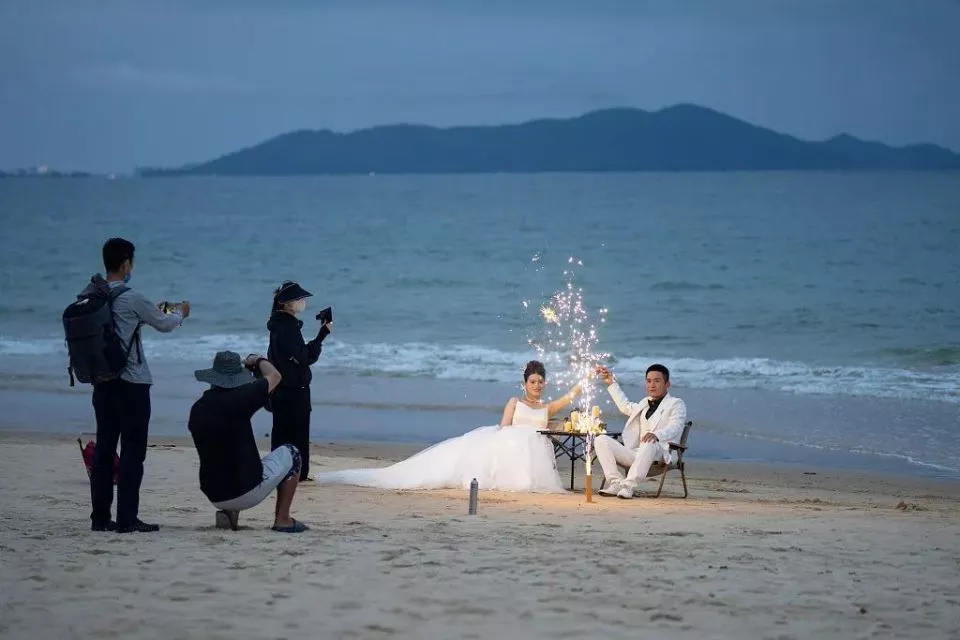 不结婚的年轻人,又“杀死”一个行业