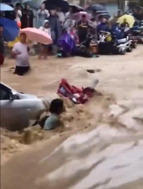 北京近日遭遇罕見暴雨襲擊,密雲區發生 1959 年以來最大降雨,引發大規模洪水侵襲。 圖:翻攝自 X