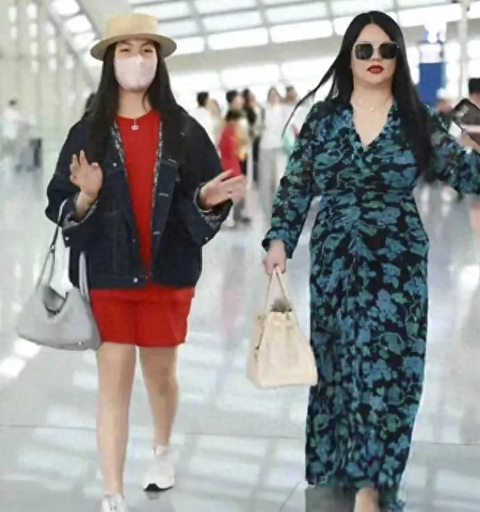 李湘造型太吸睛，被指190斤像“行走的蟒蛇”