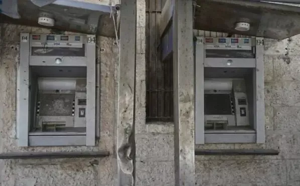 ▲7月9日，加沙城阿拉伯银行ATM机被损坏