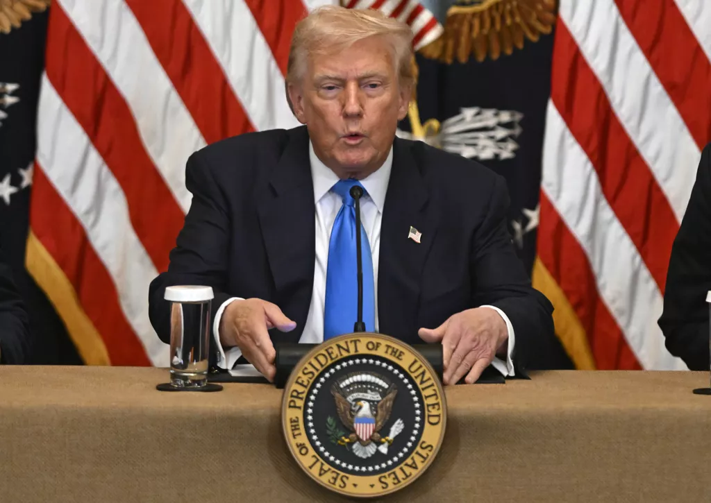 新关税生效前夕 川普喊话:不用这招美国会死定了