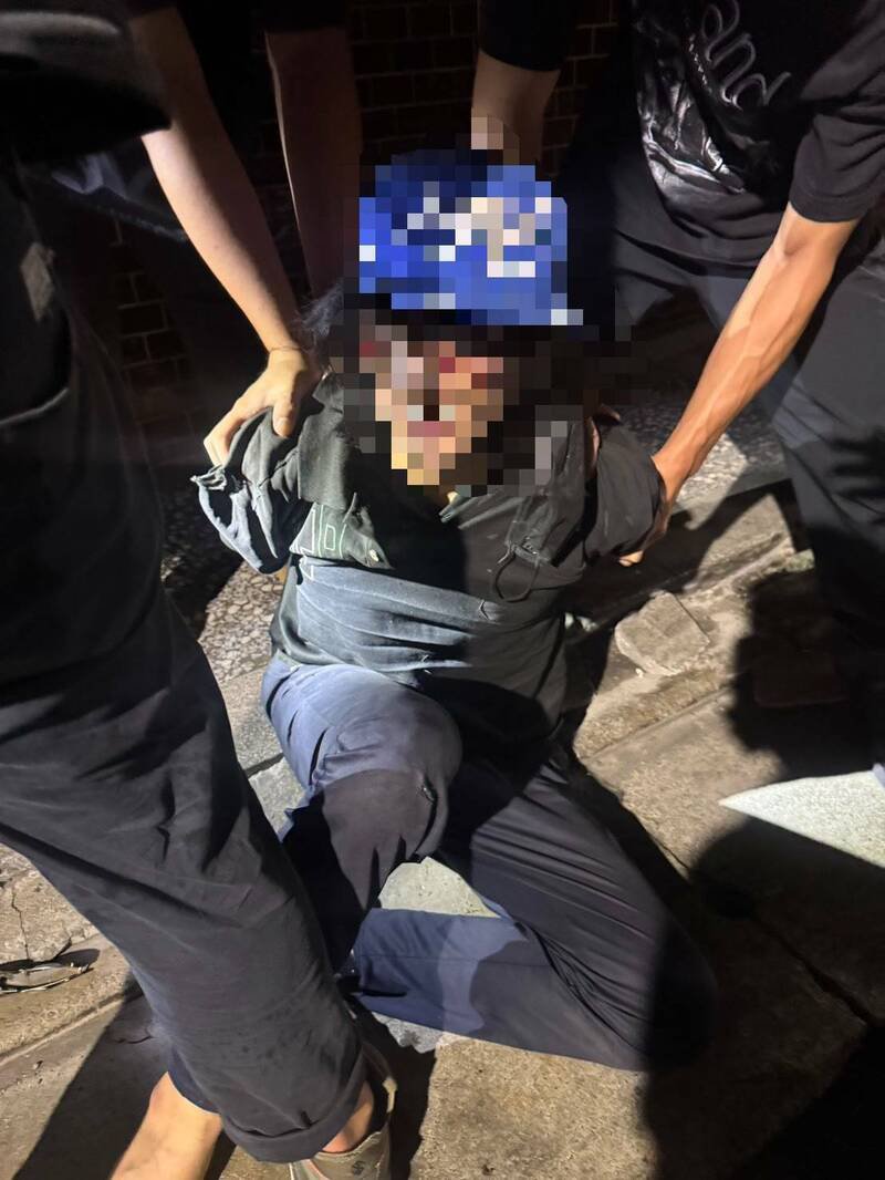 陈男被警方逮捕。（记者徐圣伦翻摄）