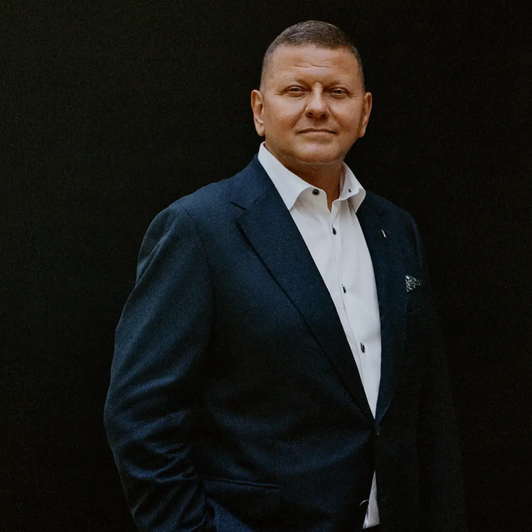 接班？敏感时刻 乌军前总司令登上时尚杂志引争议