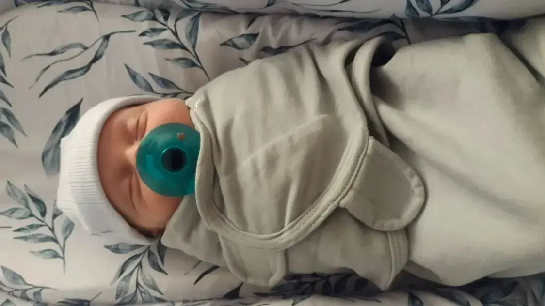 冷冻31年“世界最老婴儿”诞生：亲姐姐已是30岁妈妈