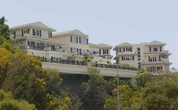 ● 郭家在深水湾道35号的豪宅