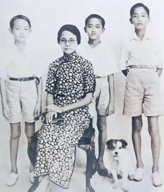 ● 郑格如（左二）和三个儿子，左一为郭鹤年